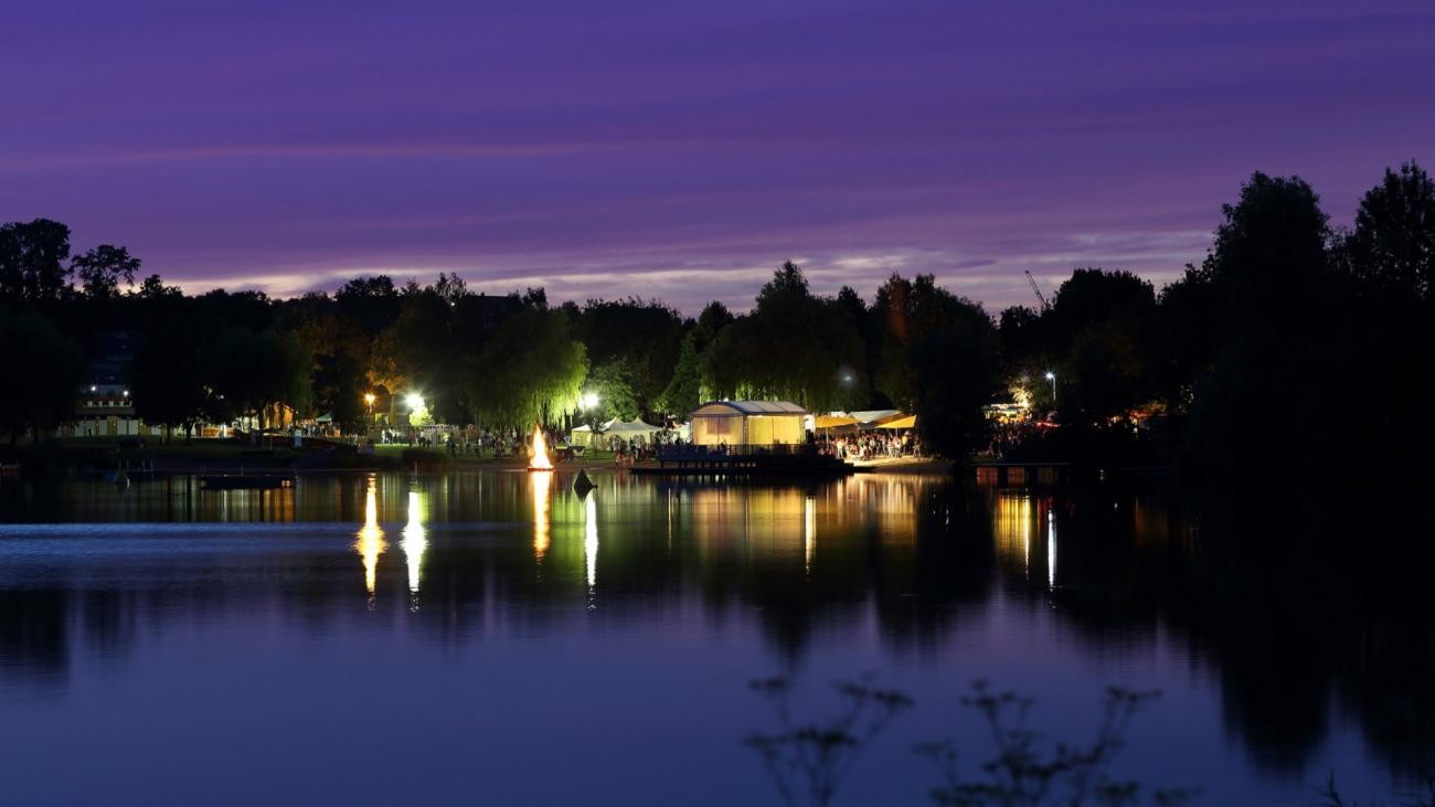 Bühne am See bei Nacht Bühne am See bei Nacht